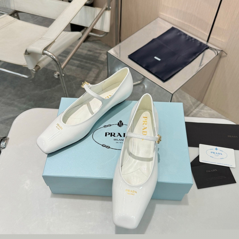 Pra*a flat shoes